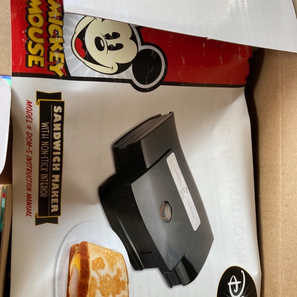 New in original box! Never used Disney Mickey Mouse Sandwich Maker! What a gift! - Picture 4 of 4